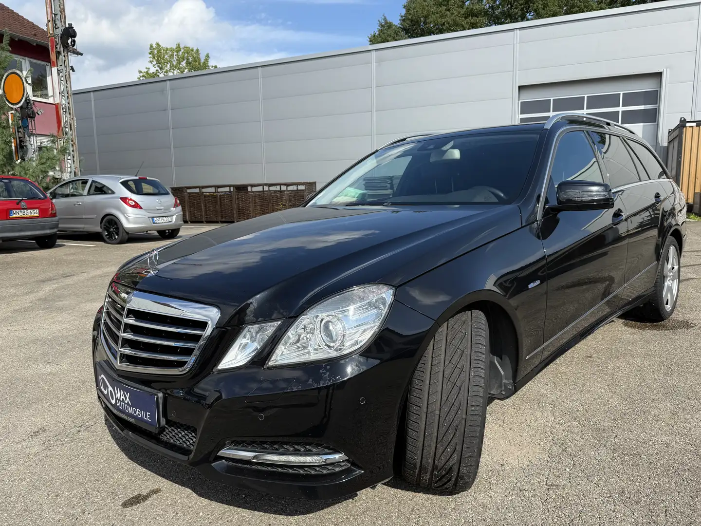 Mercedes-Benz E 250 E 250 CGI BlueEfficiency Avantgarde nur 97560KM Noir - 1