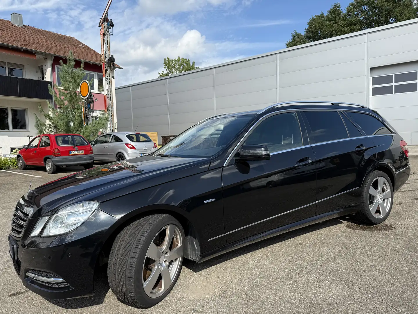 Mercedes-Benz E 250 E 250 CGI BlueEfficiency Avantgarde nur 97560KM Noir - 2