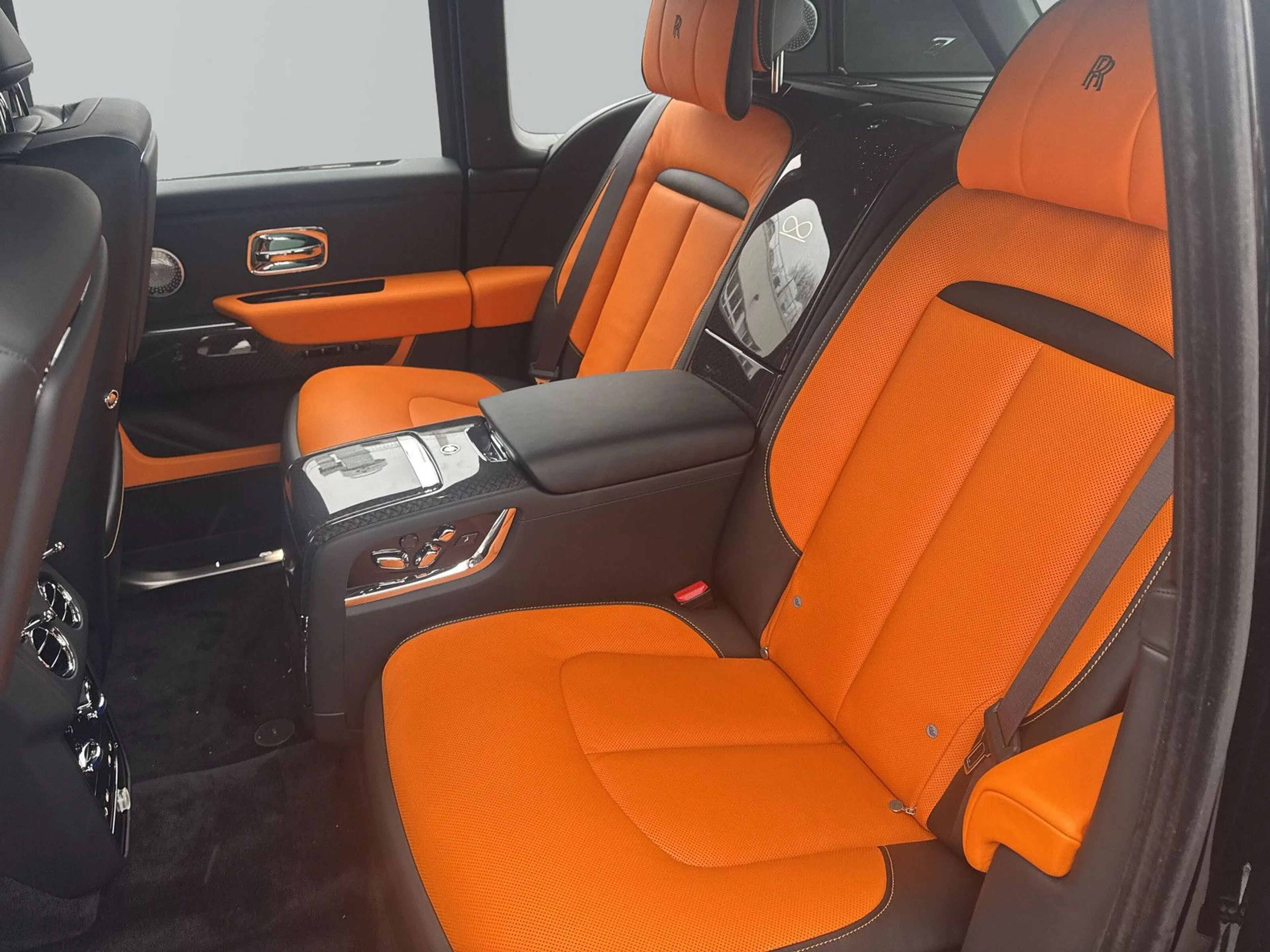 Rolls-Royce Cullinan Black Badge Series II MY2026 *STARLIGHT — photo 10