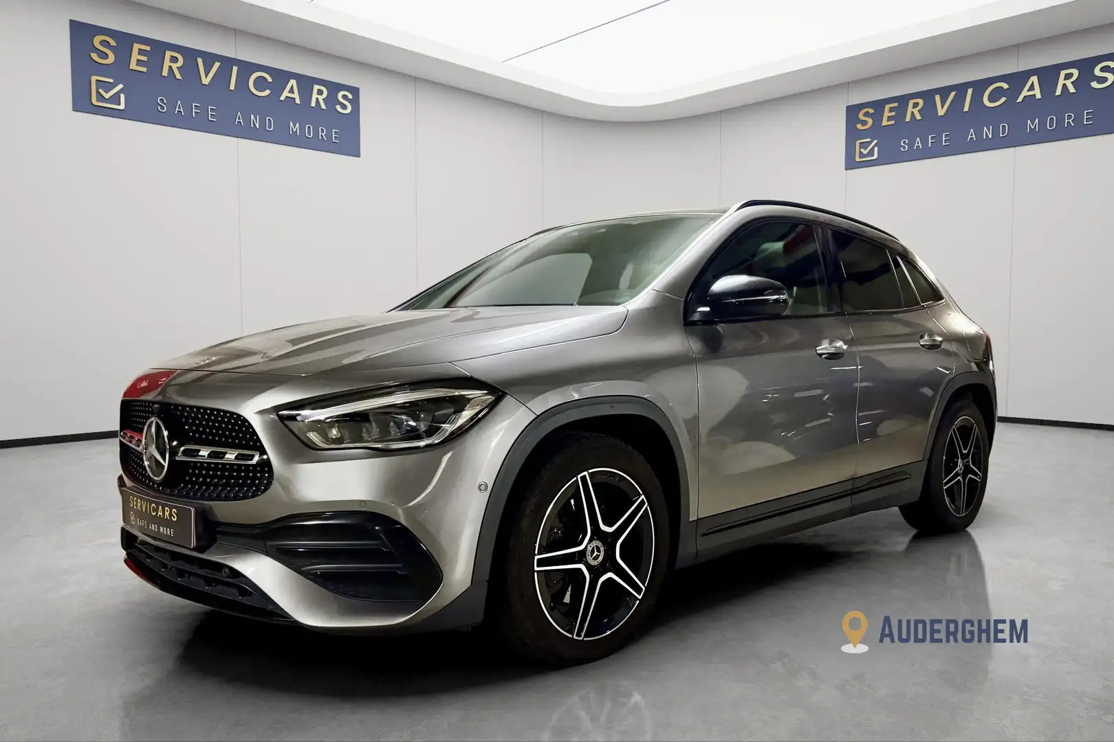 Mercedes-Benz GLA 180 d BusinessSolution/PANO/BURMESTER/GAR CONSTRUCTEUR Gris - 1