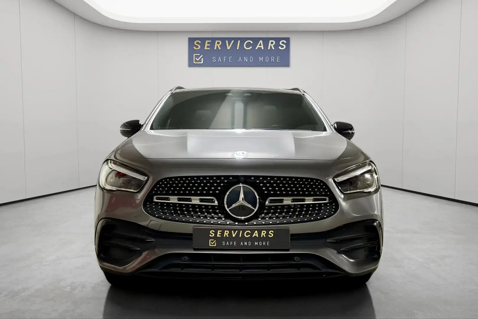 Mercedes-Benz GLA 180 d BusinessSolution/PANO/BURMESTER/GAR CONSTRUCTEUR Gris - 2