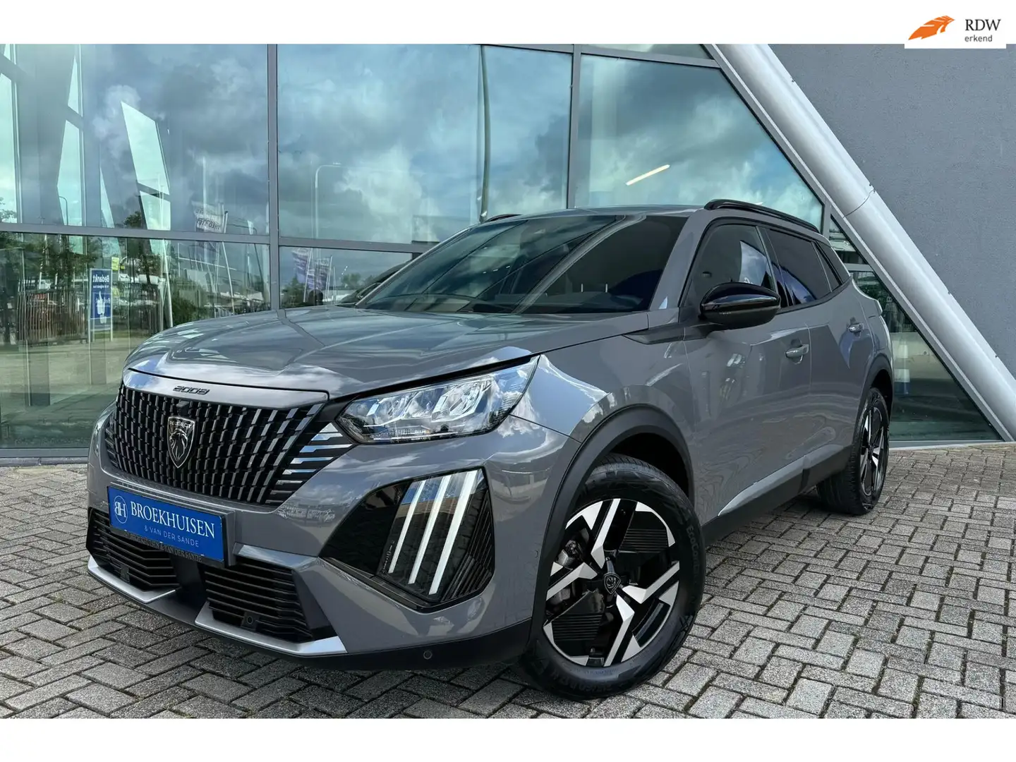 Peugeot 2008 1.2 Hybrid 136pk Allure Automaat / 360 Camera / Vi Grijs - 1