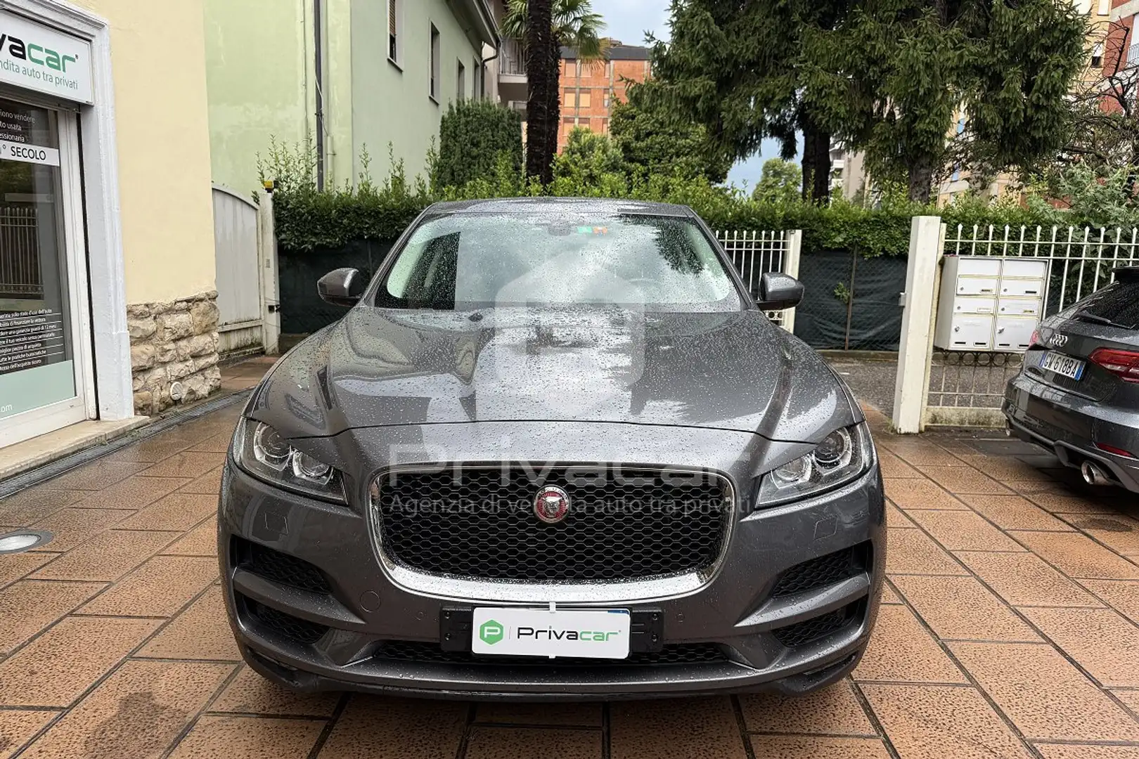 Jaguar F-Pace F-Pace 2.0 D 180 CV AWD aut. Pure Argent - 2