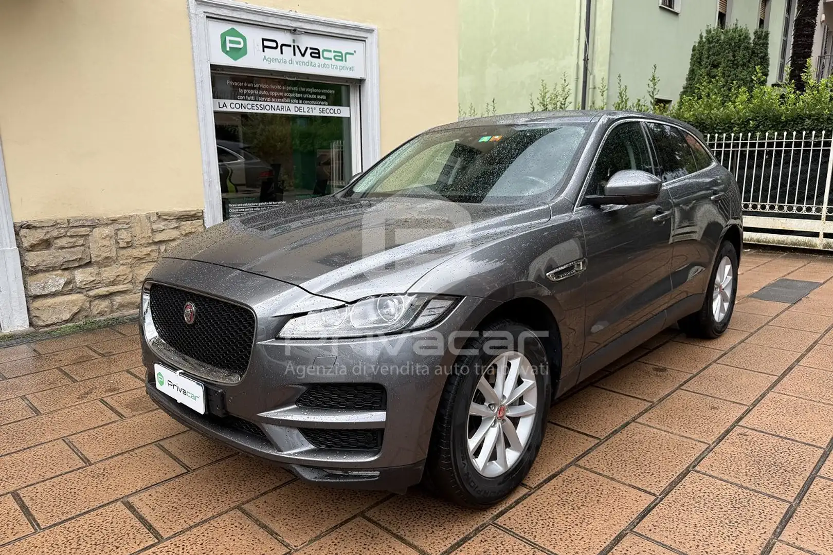 Jaguar F-Pace F-Pace 2.0 D 180 CV AWD aut. Pure Argent - 1