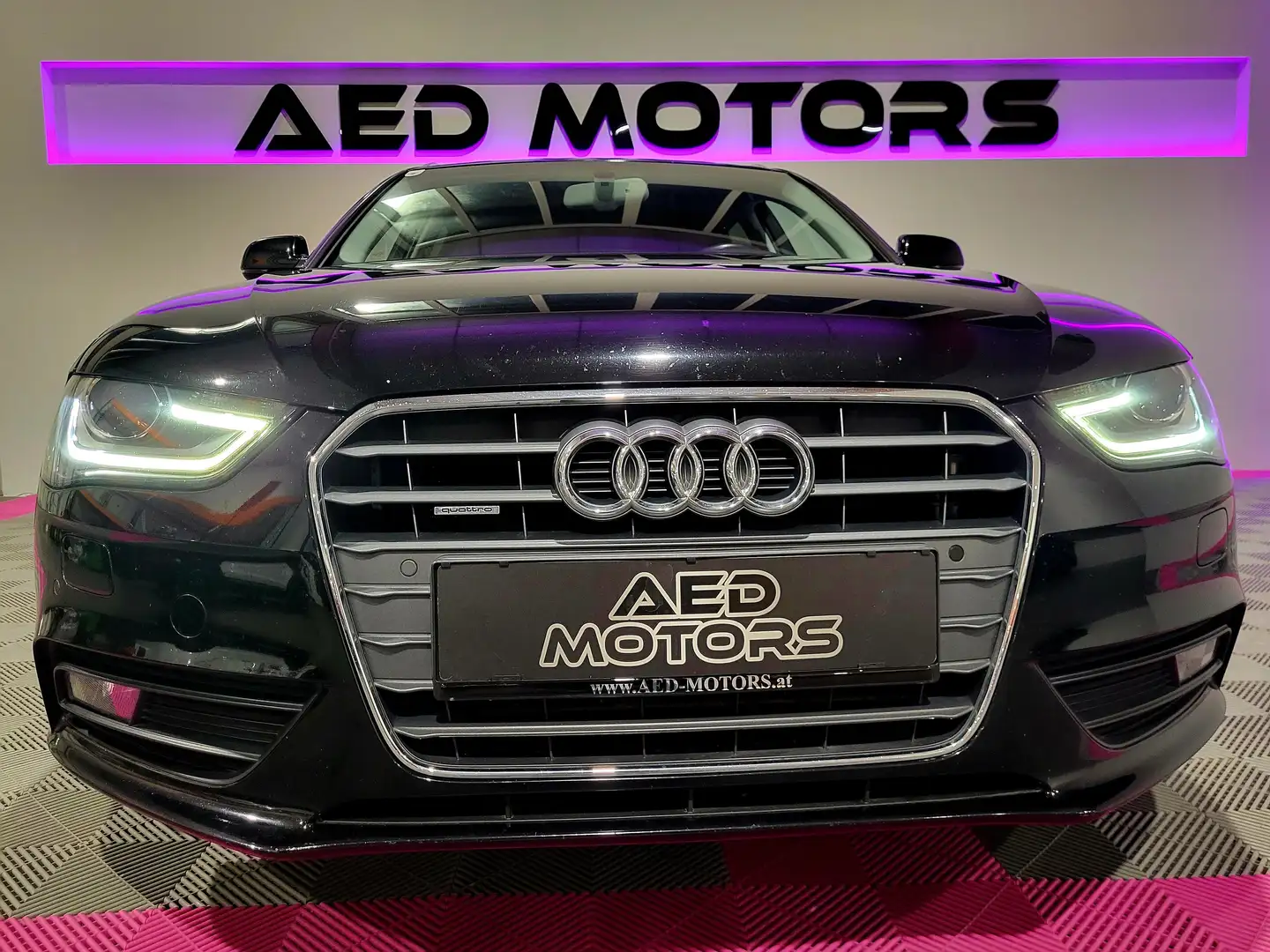 Audi A4 Attraction quattro Schwarz - 2