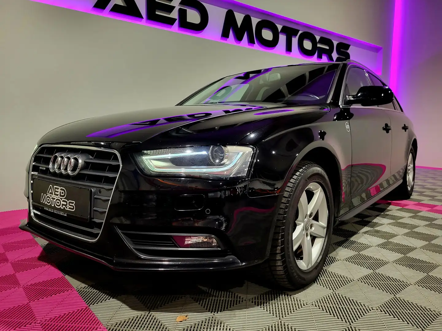 Audi A4 Attraction quattro Schwarz - 1
