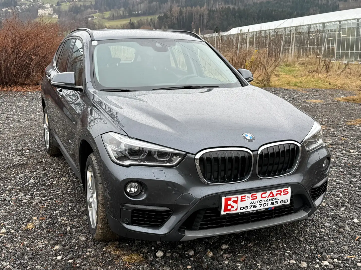 BMW X1 sDrive 18 d Advantage Grau - 1