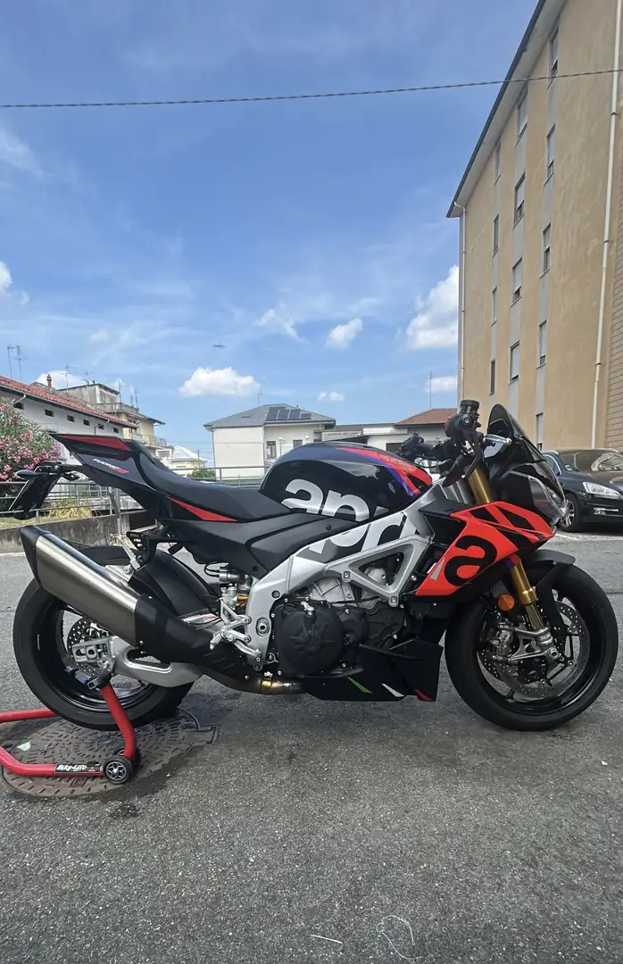 Aprilia Tuono V4 factory - 1
