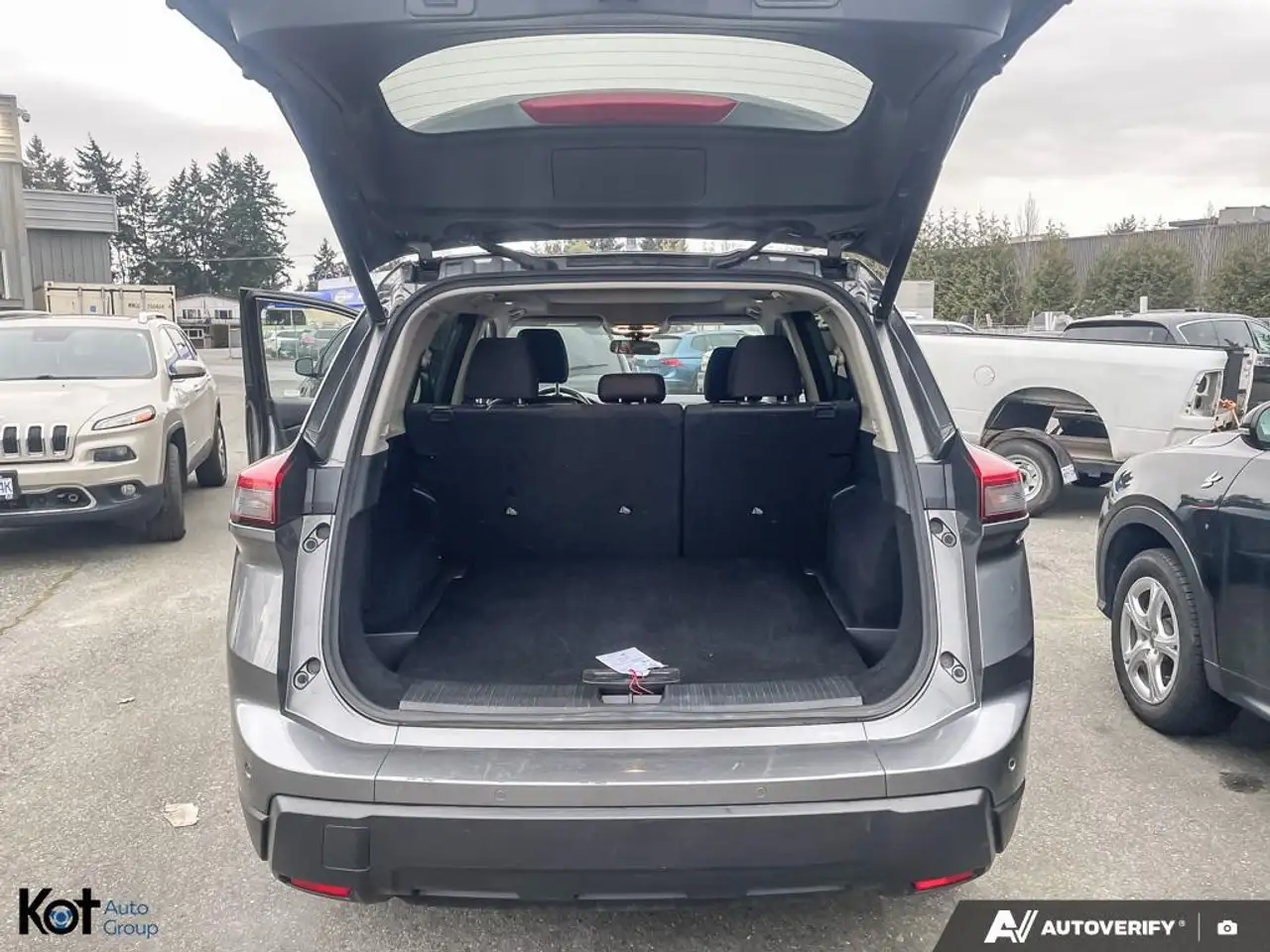 Nissan Rogue снимка Nissan Rogue