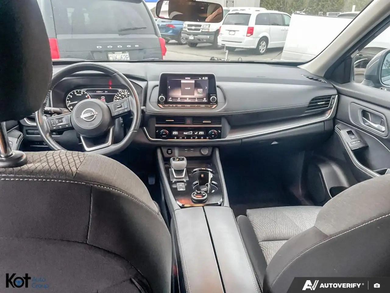 Nissan Rogue снимка Nissan Rogue