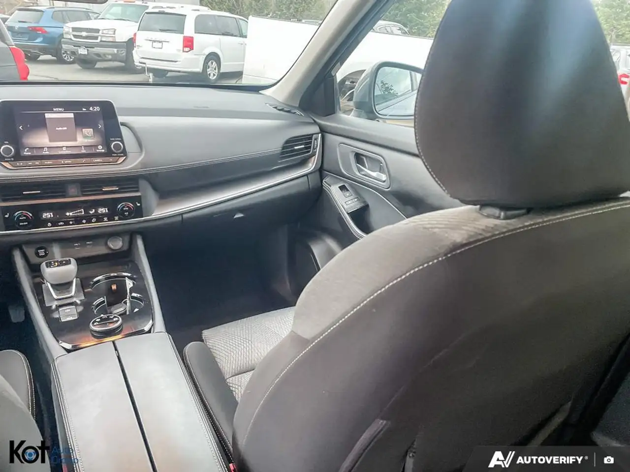 Nissan Rogue снимка Nissan Rogue