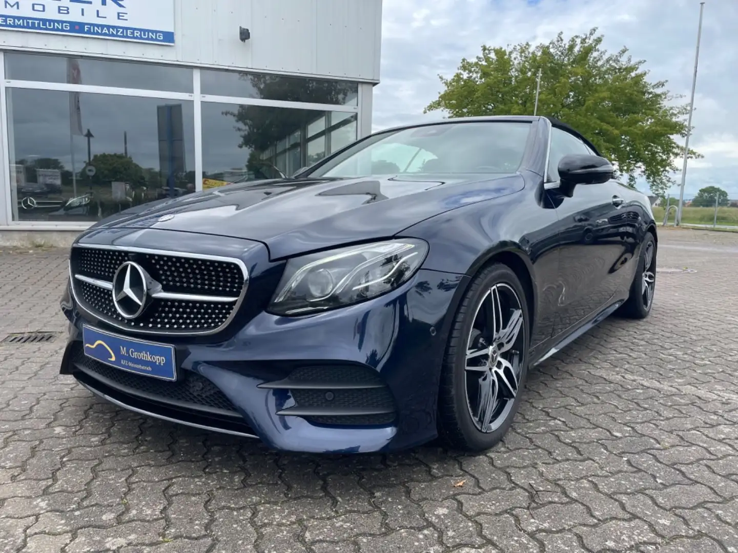 Mercedes-Benz E 220 d Cabriolet AMG Line Night-Paket AIRSCARF Blau - 1
