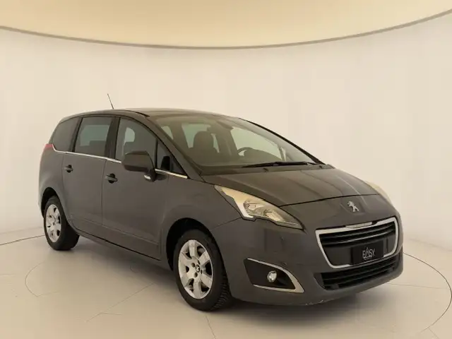 Peugeot 5008 view 4