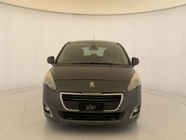 Peugeot 5008 view 3