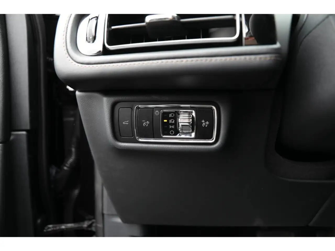 Lincoln Aviator снимка Lincoln Aviator