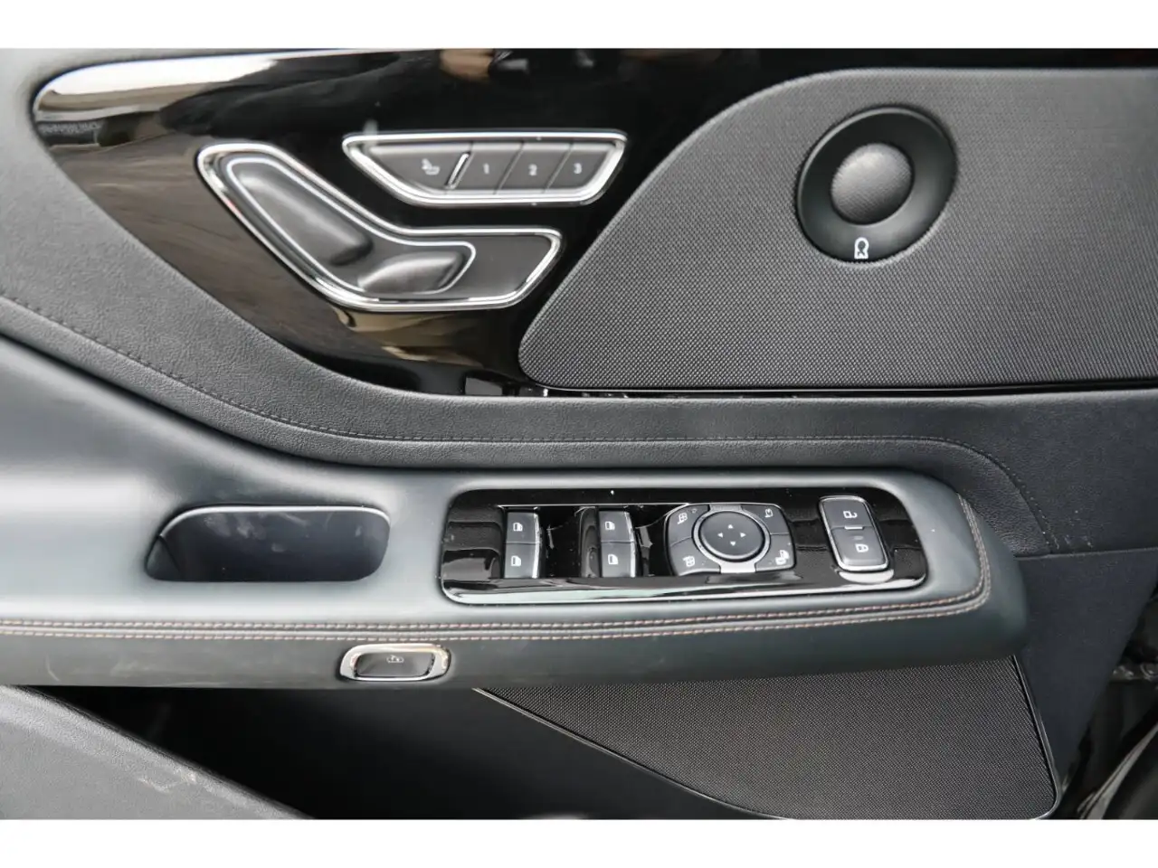 Lincoln Aviator снимка Lincoln Aviator