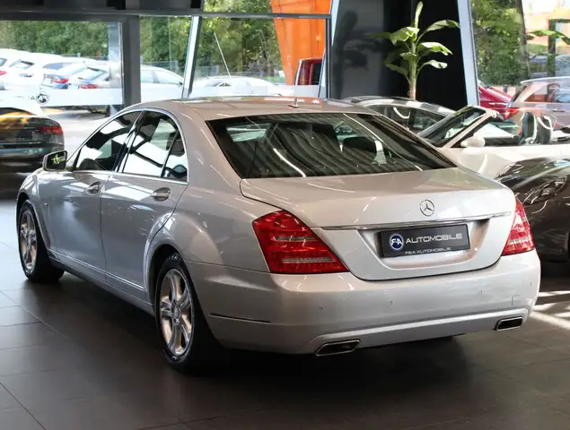 Mercedes-Benz S-Class view 4