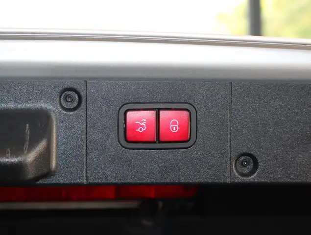 Mercedes-Benz S-Class view 8