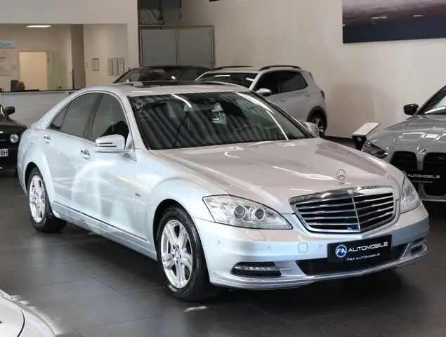 Mercedes-Benz S-Class view 2