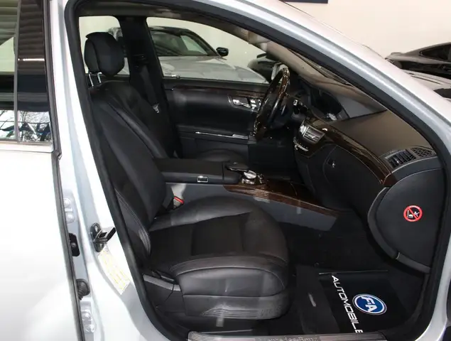 Mercedes-Benz S-Class view 9