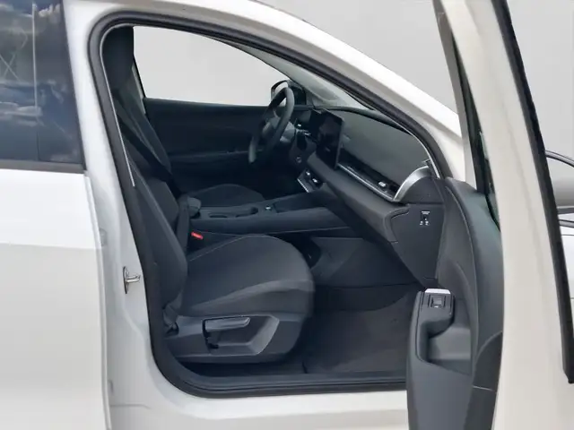 Volkswagen Polo view 4