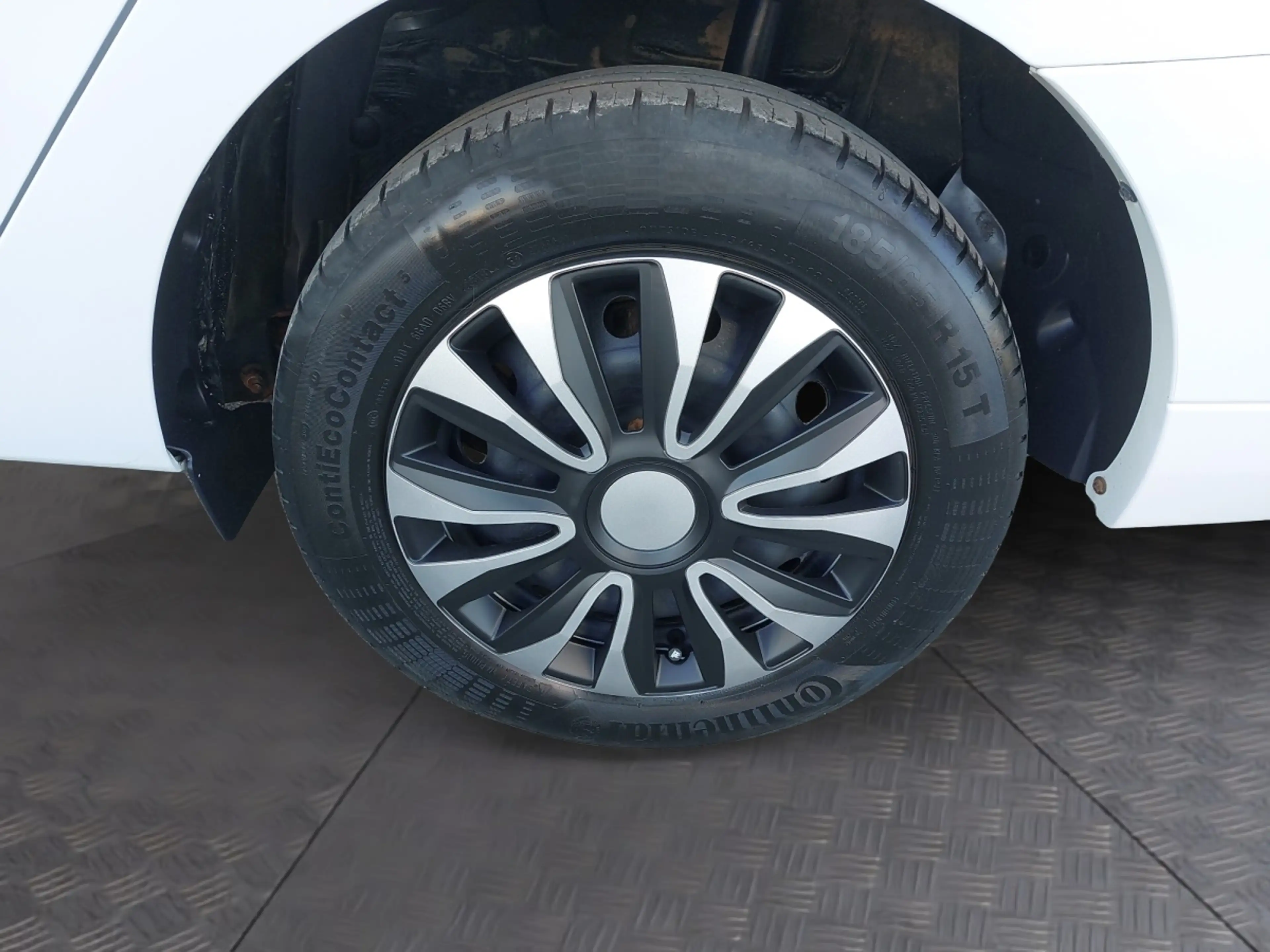 Dacia Logan MCV Supreme dCi 90 Easy-R — photo 14