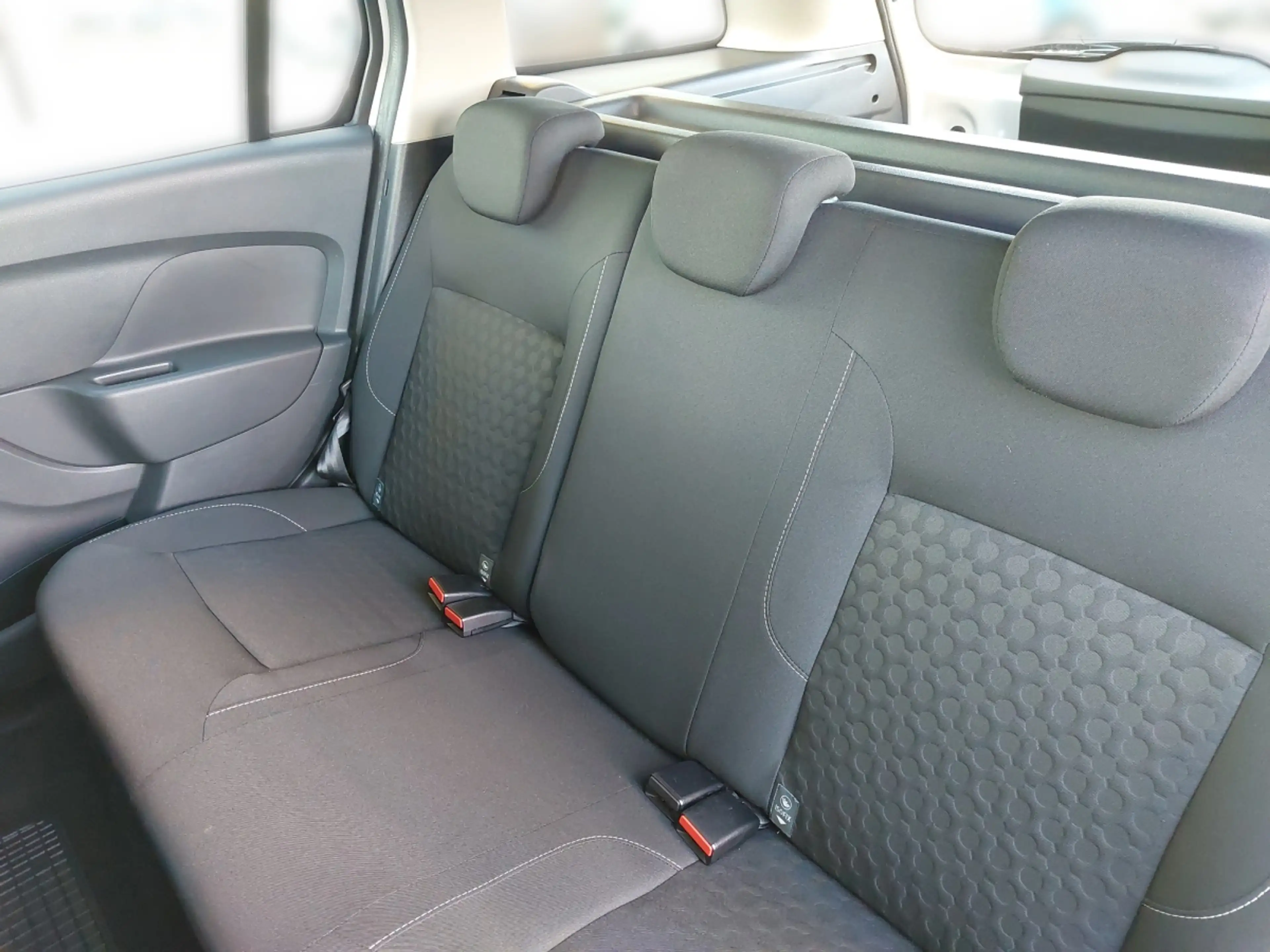 Dacia Logan MCV Supreme dCi 90 Easy-R — photo 11