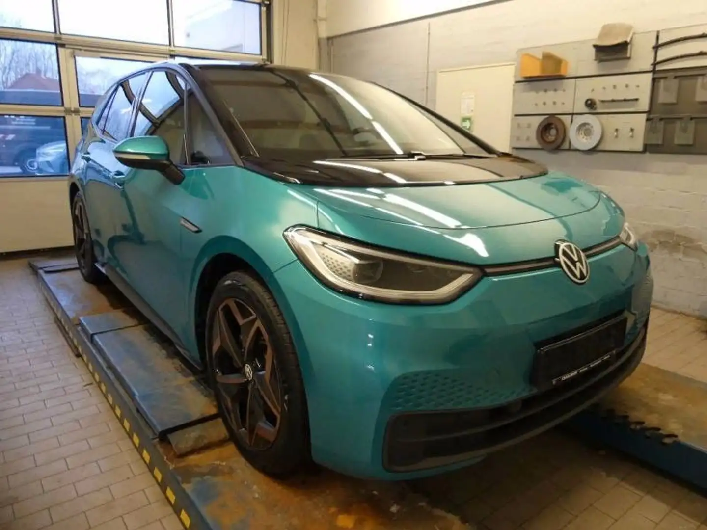 Volkswagen ID.3 Pro Performance 150 kW Tech Зелений - 2