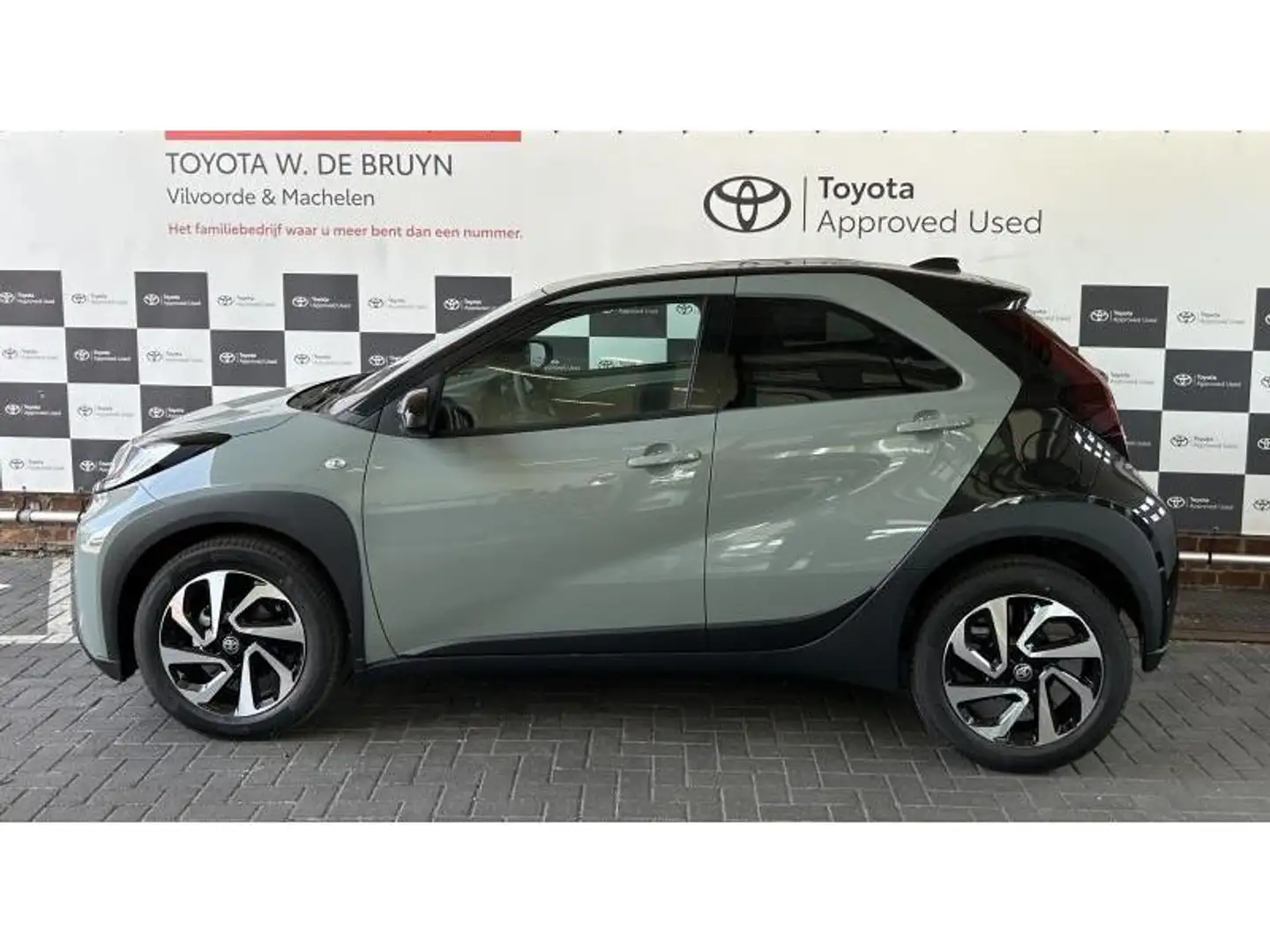 Toyota Aygo X pulse Зелений - 2