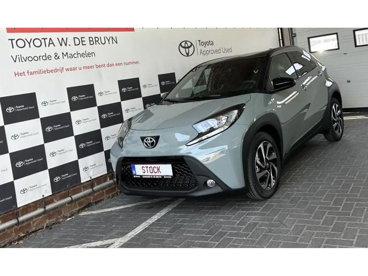 Toyota Aygo X pulse Зелений - 1