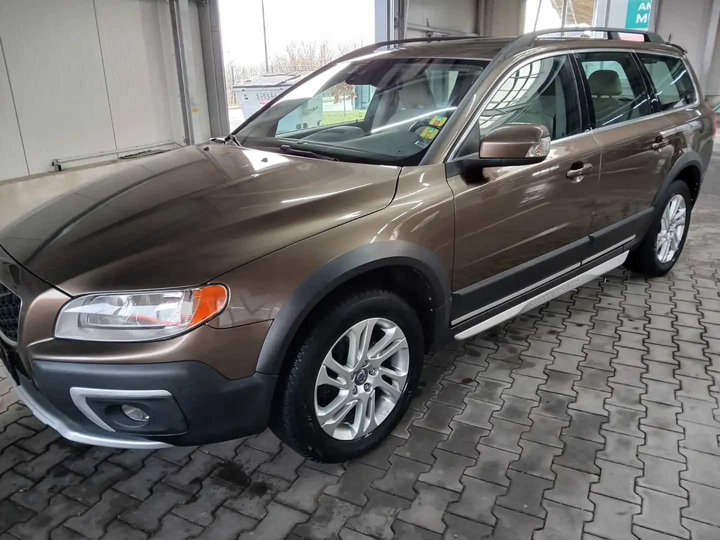 Volvo XC70 XC70 Momentum 2WD EU6 Aut. Navi, Leder FAC Marrón - 1