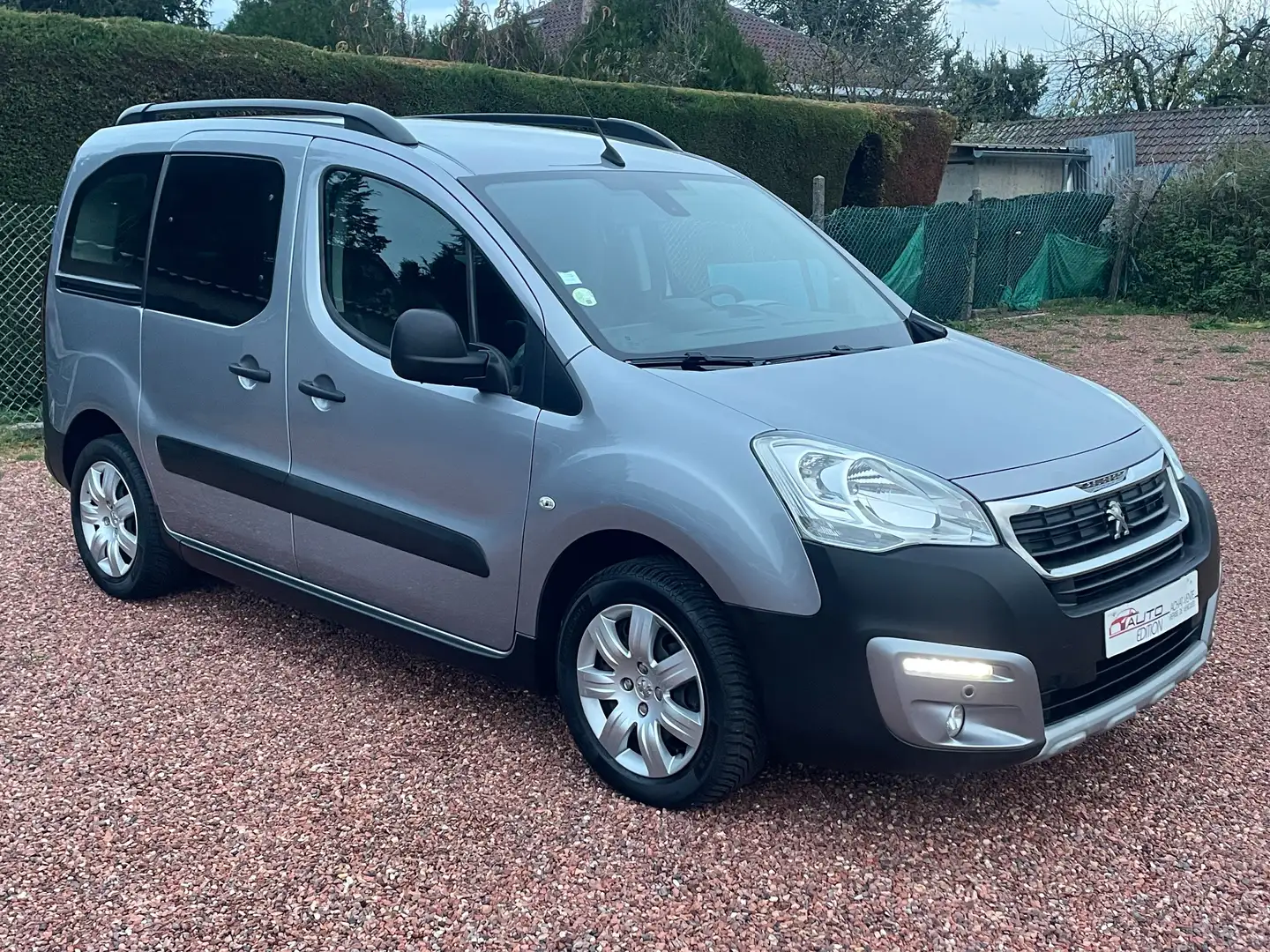 Peugeot Partner Tepee 1.6 BlueHDi 120cv Stop§Start "Outdoor" Gris - 2