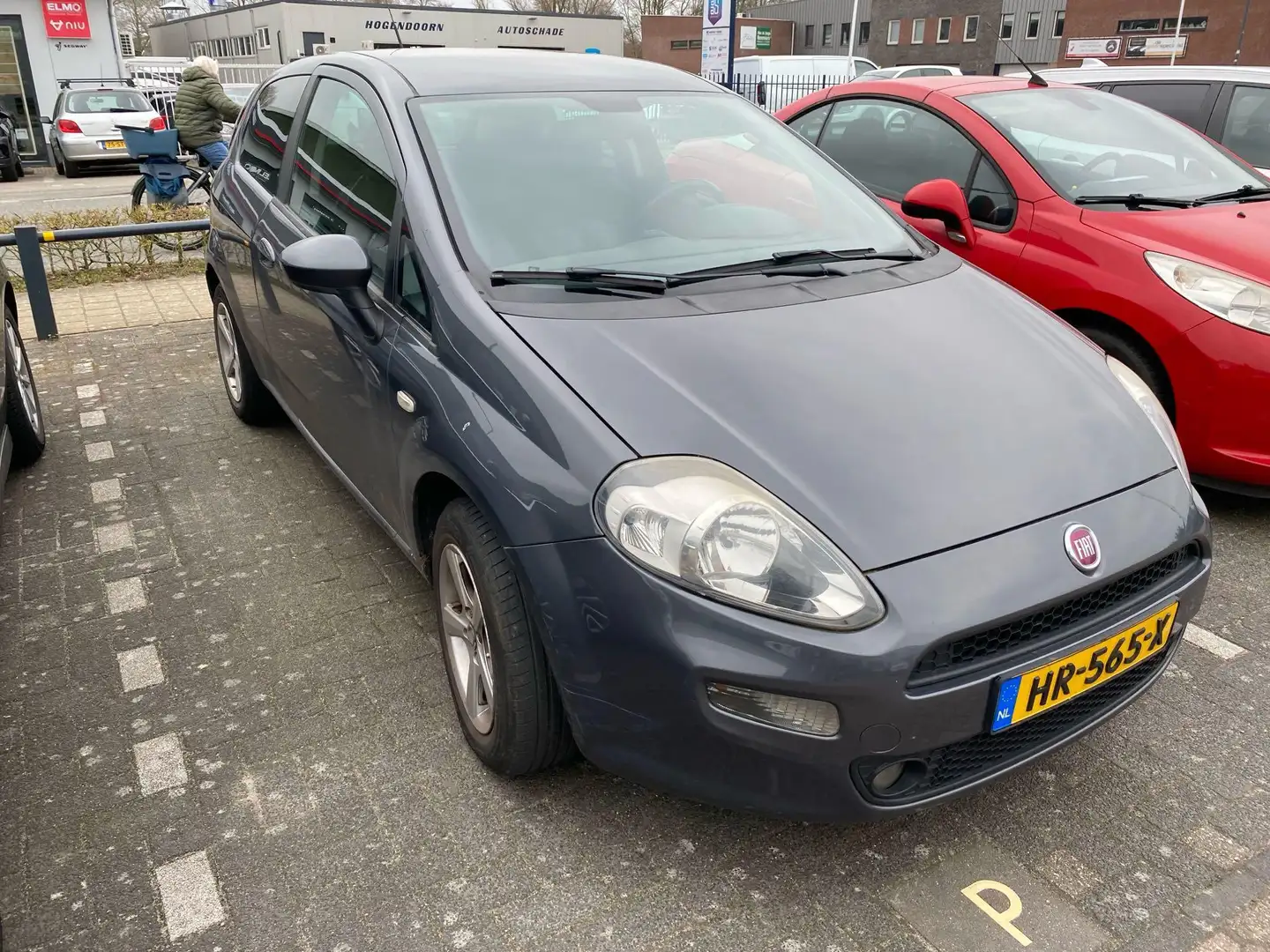 Fiat Punto 1.2 Actual Gris - 2