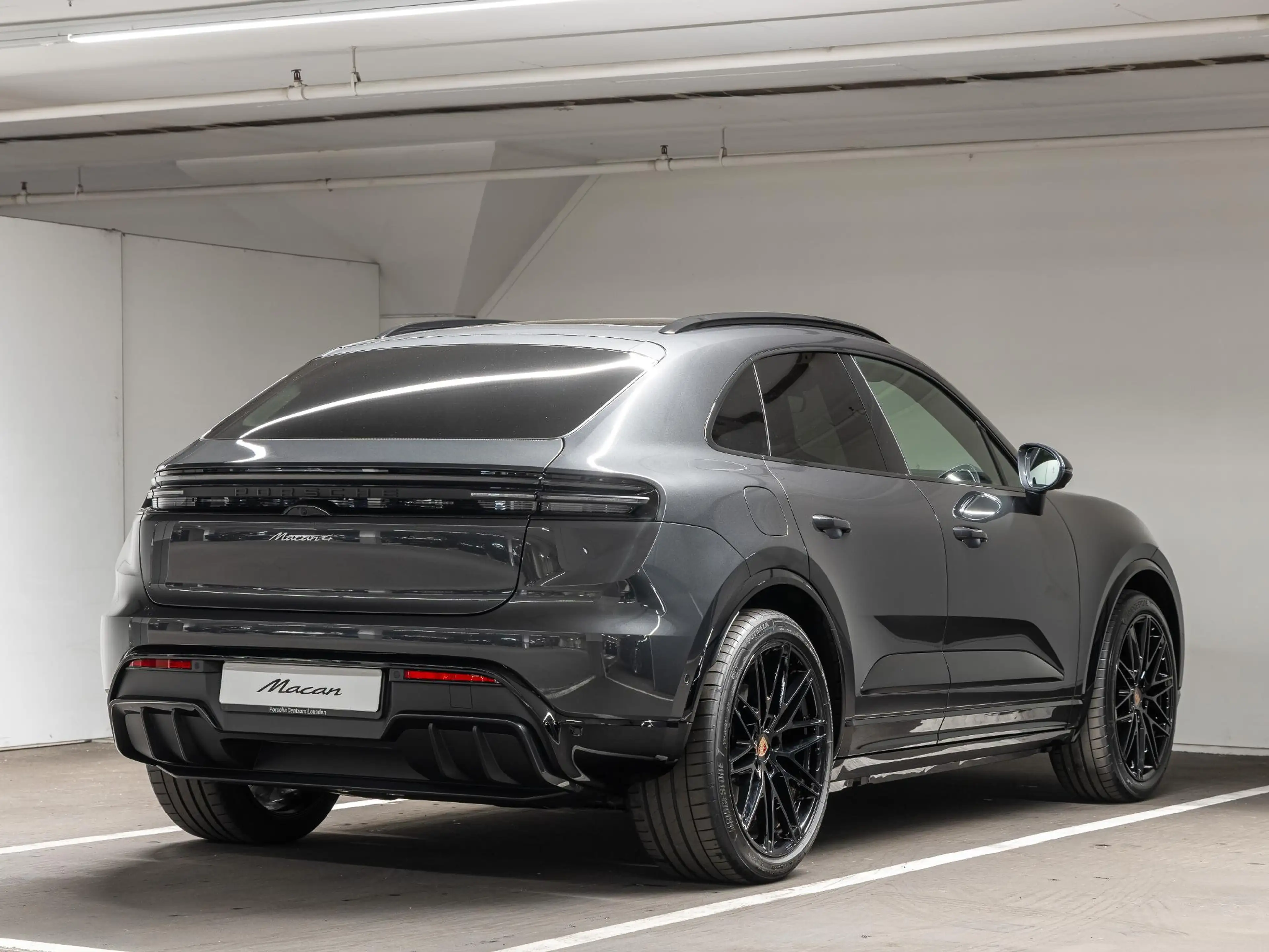 Porsche Macan 4 100 kWh — photo 8