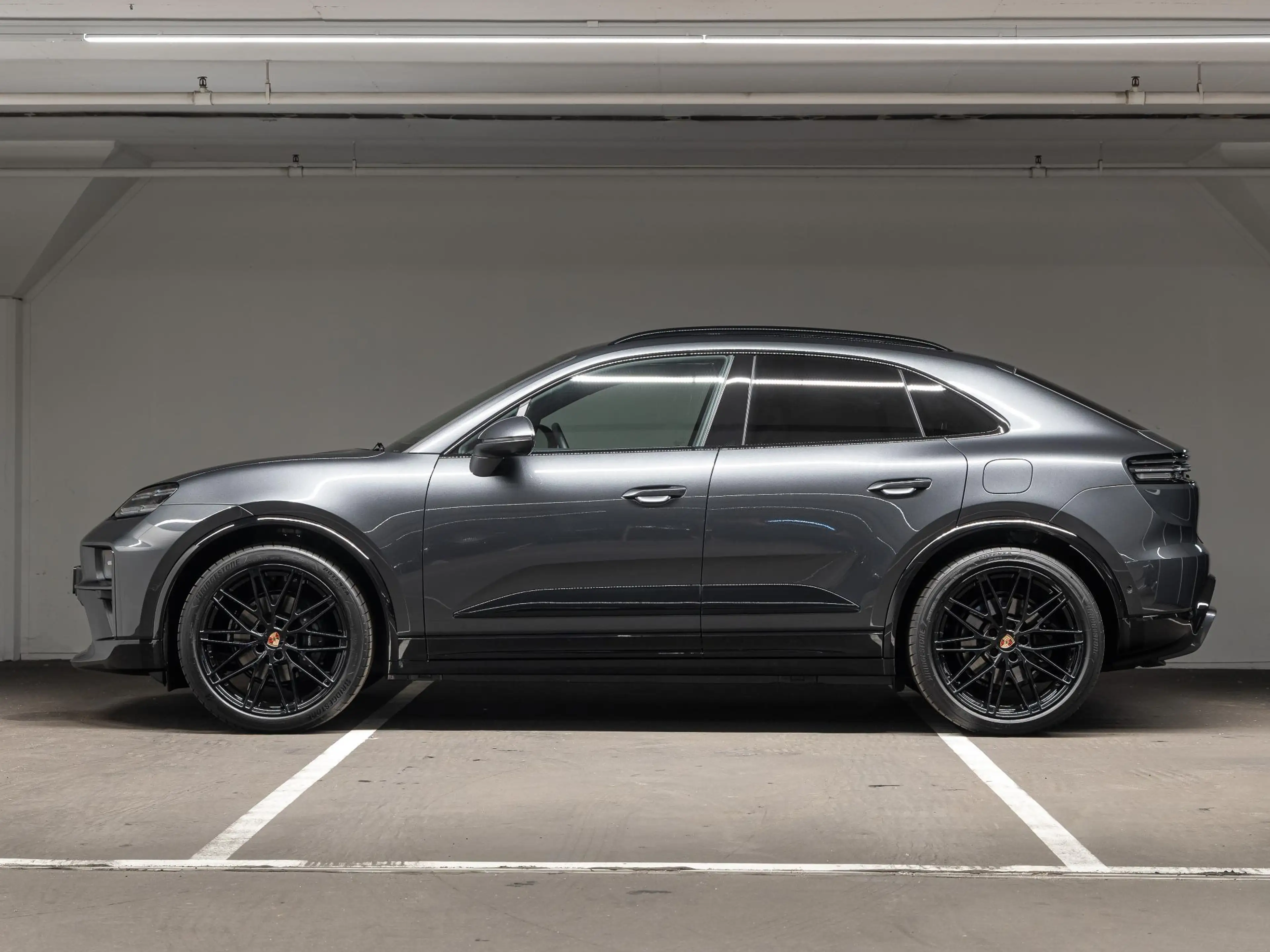 Porsche Macan 4 100 kWh — photo 2