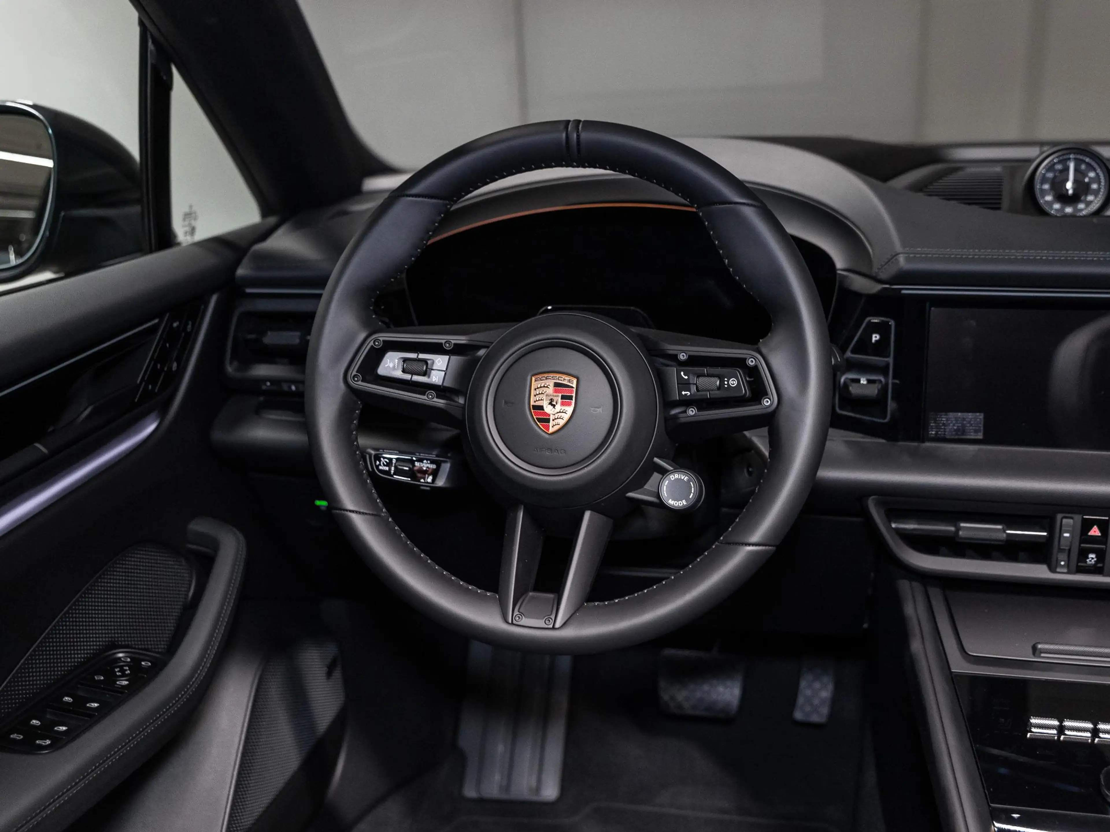 Porsche Macan 4 100 kWh — photo 15