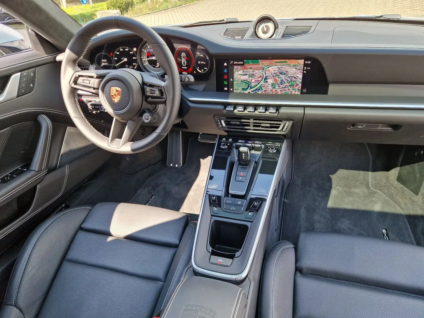 Porsche 992 911 992 Turbo S Sport Design/Burmester Blau - 2
