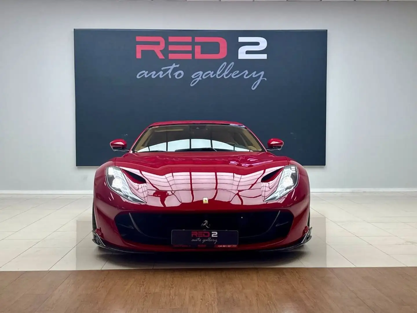 Ferrari 812 Superfast Rot - 2