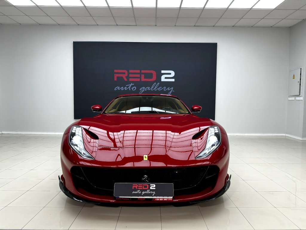 Ferrari 812 Superfast - foto 1