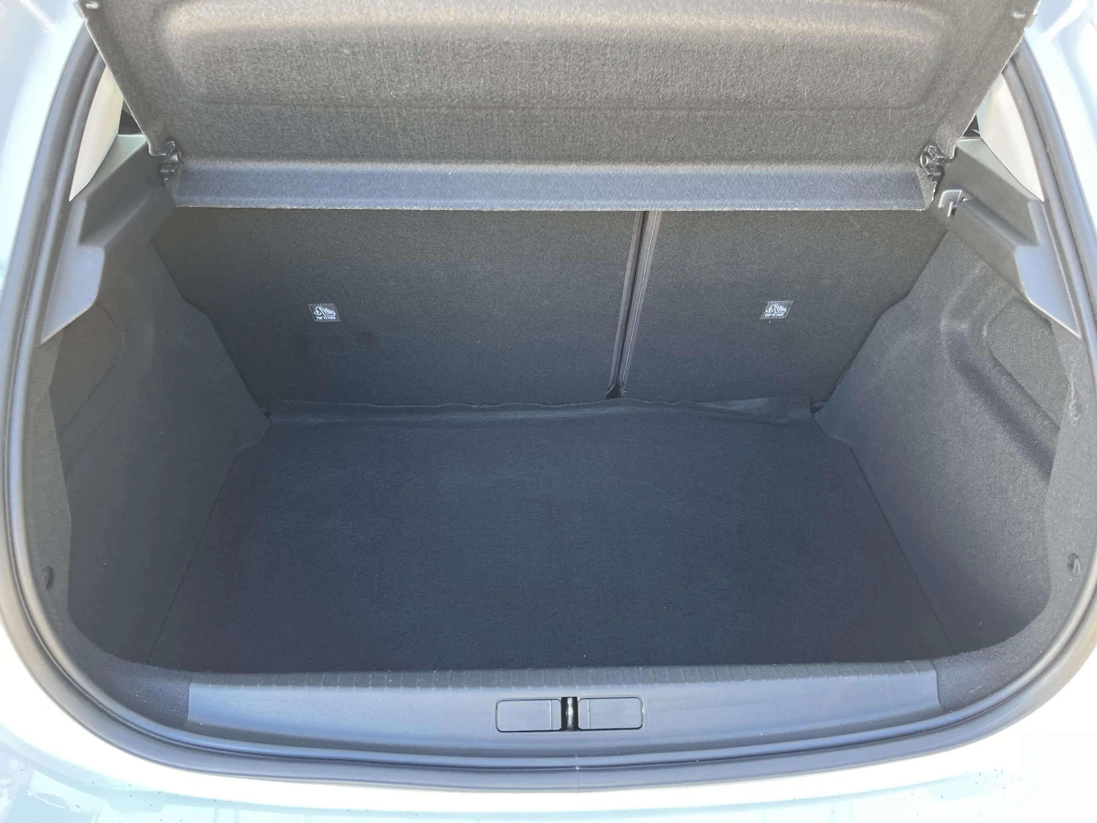 Opel Corsa F 1.5 Diesel Elegance Fernlichtass.+LED — photo 11