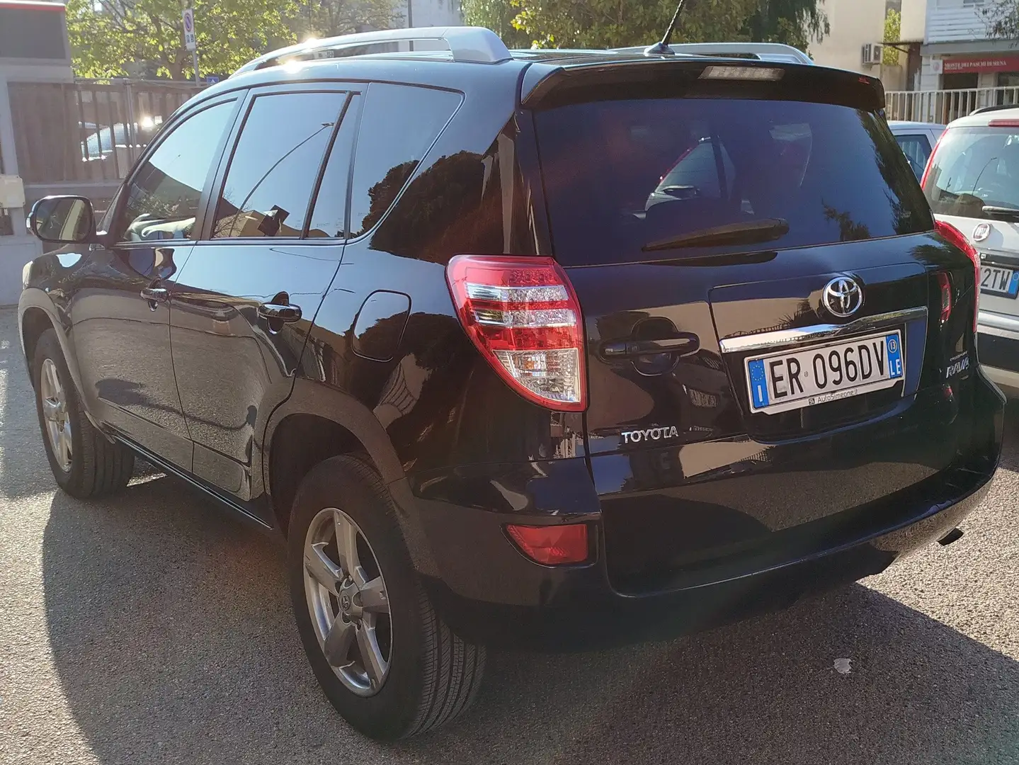 Toyota RAV 4 Rav4 Crossport 2.2 d-4d Lounge 2wd 150cv mt Nero - 2