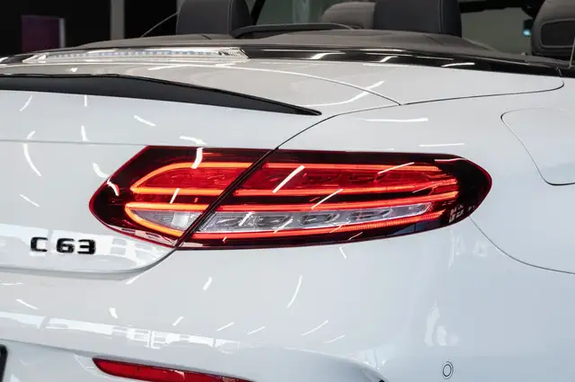 Mercedes-Benz C-Class view 9