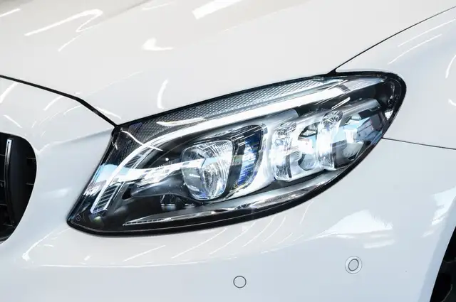 Mercedes-Benz C-Class view 4