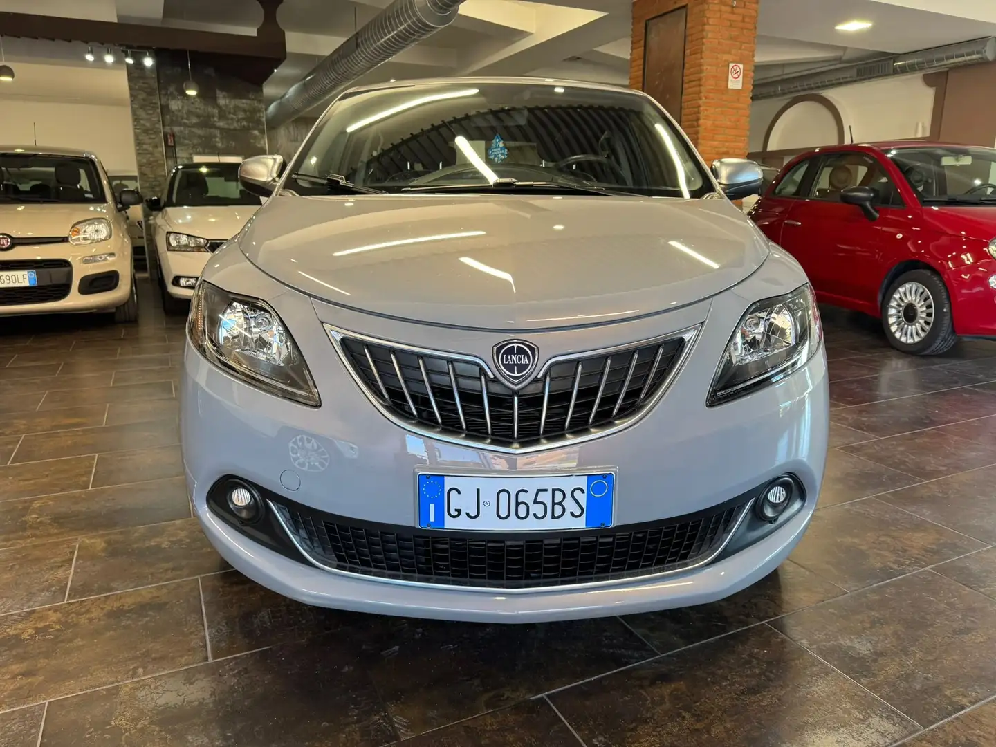 Lancia Ypsilon Lancia Ypsilon 5P 1.0 S&S Hybrid My21 Ferretti Grau - 2
