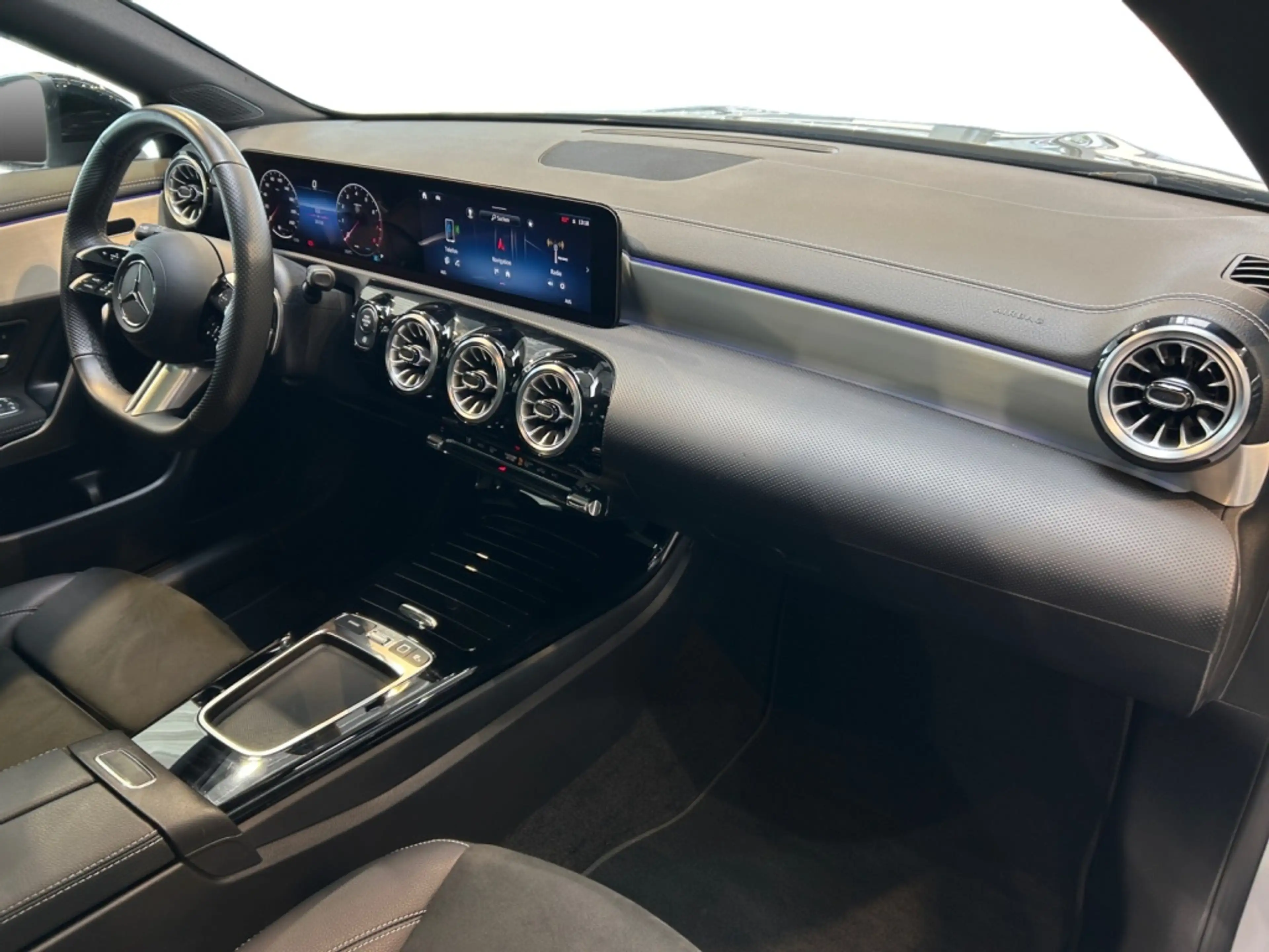 Mercedes-Benz CLA 200 Coupe AMG AMG+MBUX+MBeam+Night+Pano+SHD — photo 10