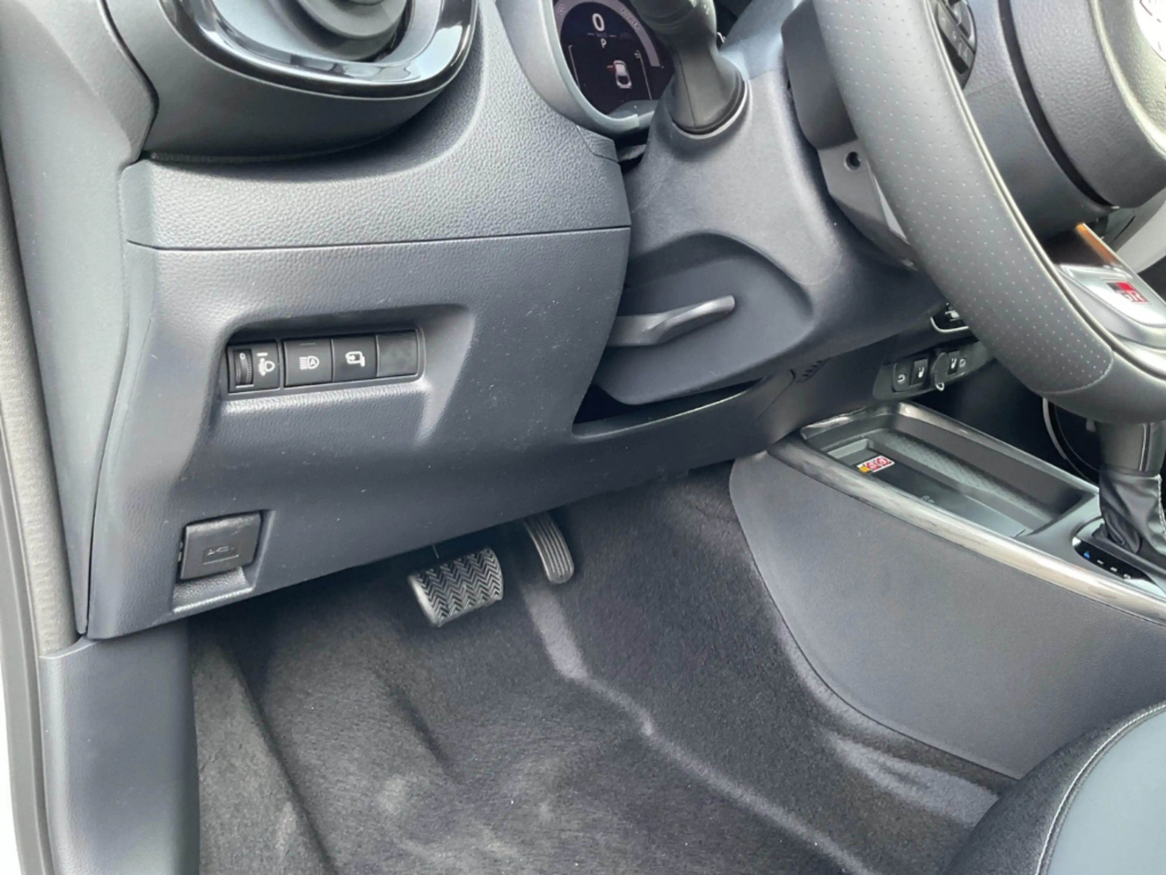 Toyota Aygo X Hybrid GR SPORT JBL LED Apple CarPlay Android Auto — photo 10