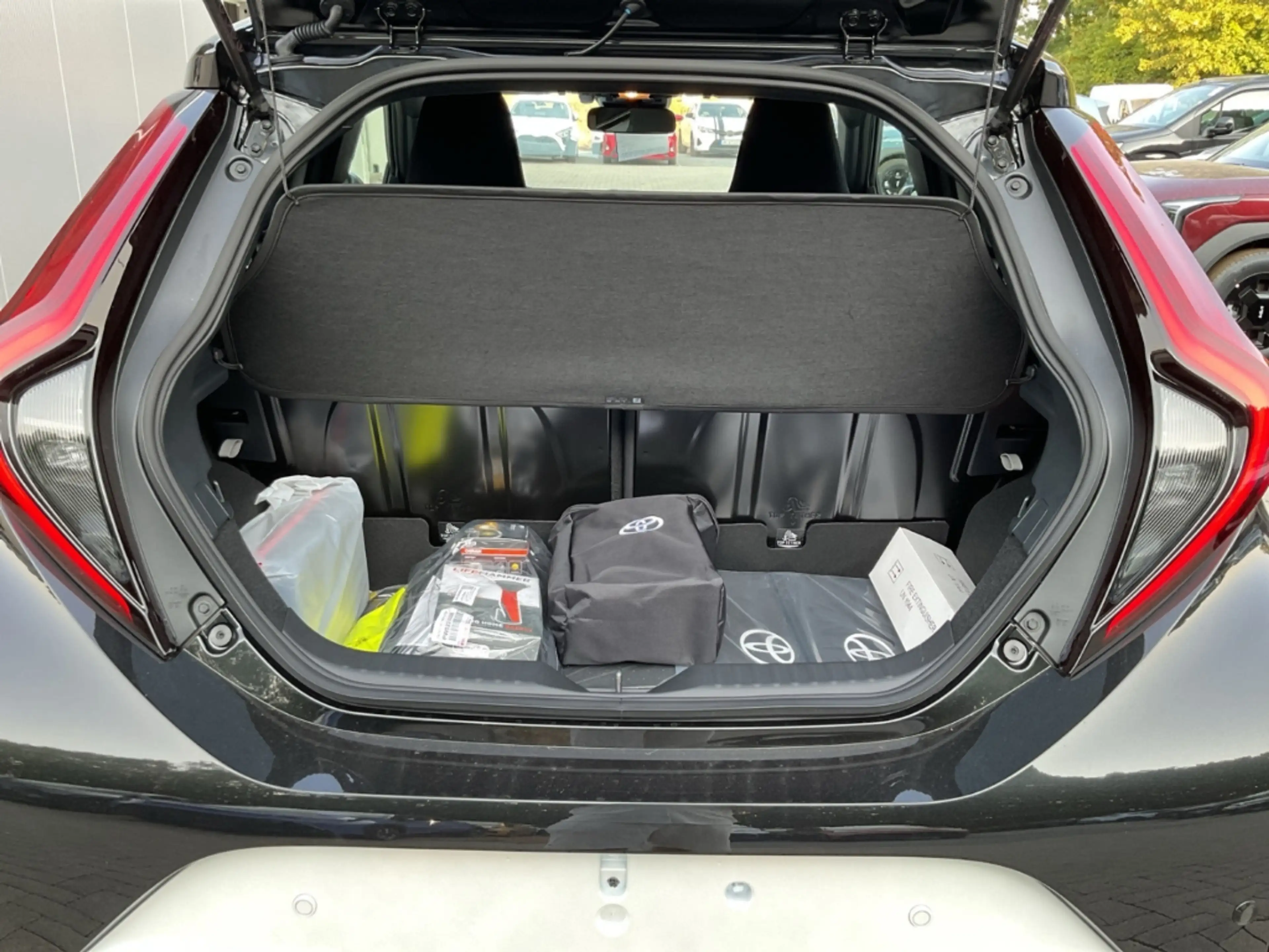 Toyota Aygo X Hybrid GR SPORT JBL LED Apple CarPlay Android Auto — photo 7