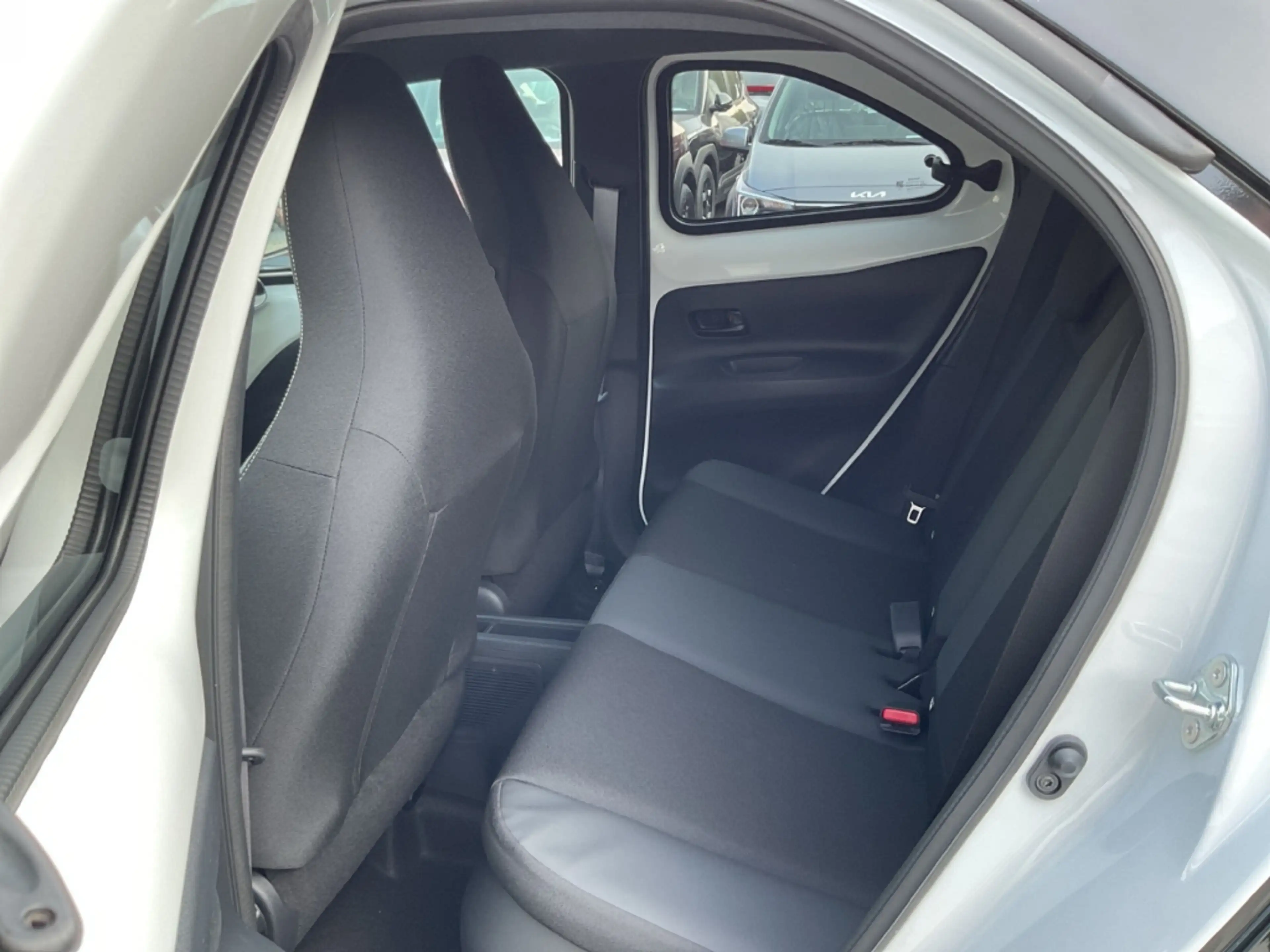 Toyota Aygo X Hybrid GR SPORT JBL LED Apple CarPlay Android Auto — photo 11