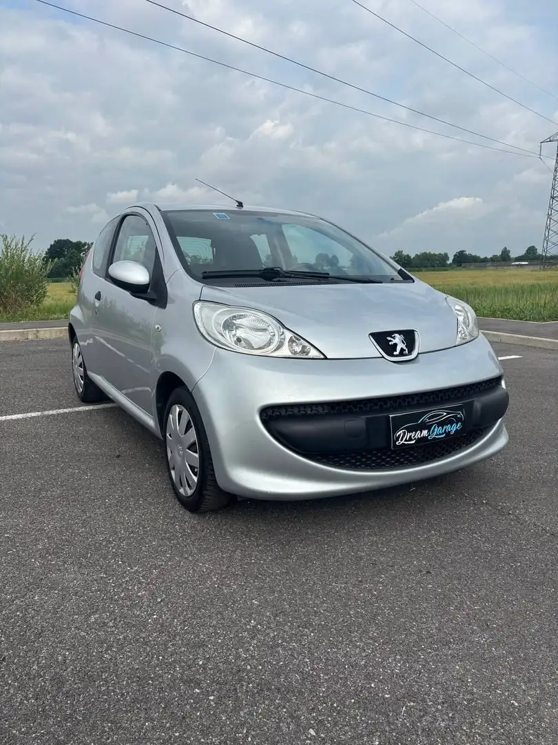 Peugeot 107 Neop. 1.0 benzina Gris - 1