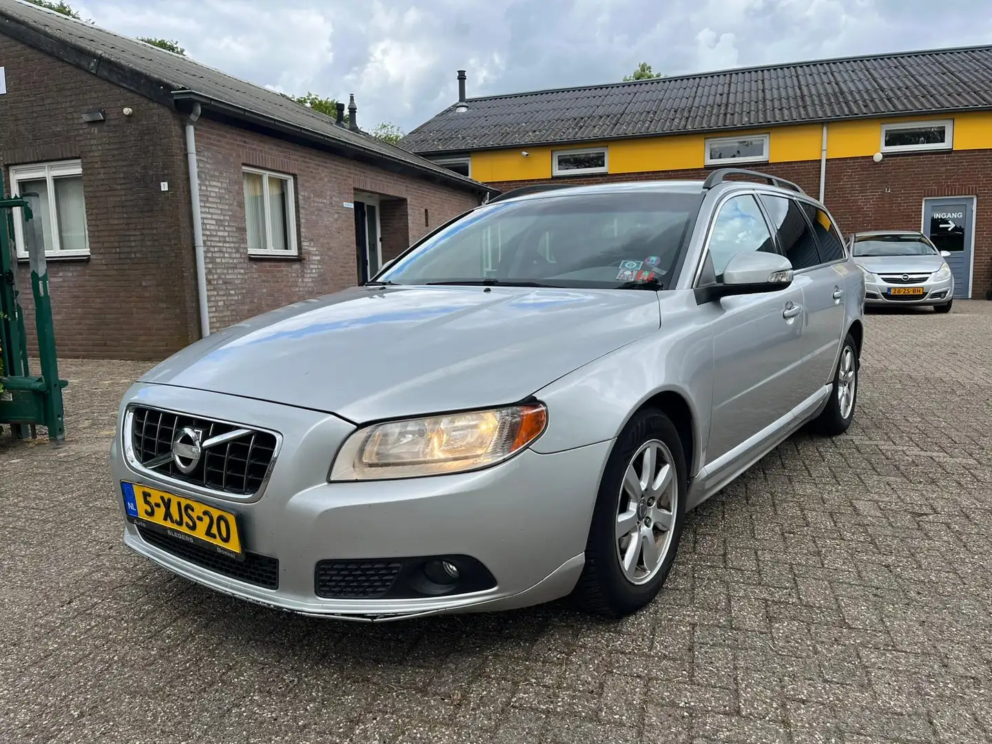Volvo V70 1.6D DRIVe Momentum Szürke - 1